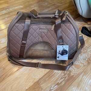 Joan & David 20” diamond quilted nylon travel pet dome carrier duffle brand new
